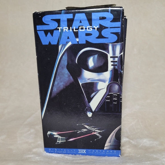 1995 Star Wars trilogy on VHS box set - Picture 2 of 5